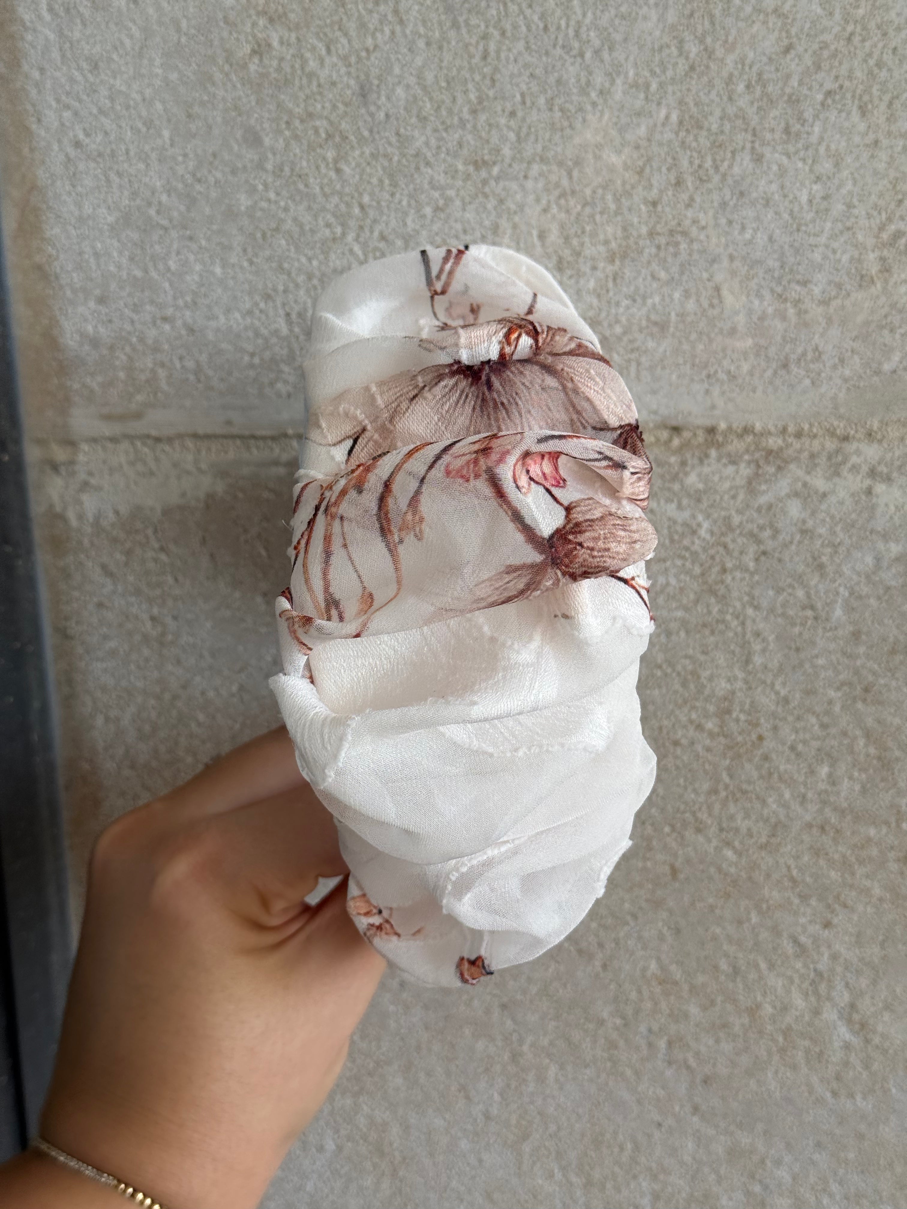 קשת פרחוני לבן דגם נפח | 7 ס"מ
